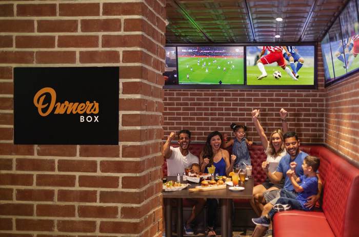 Royal Caribbean International, Navigator of the Seas, Playmakers, NicMorley.jpg